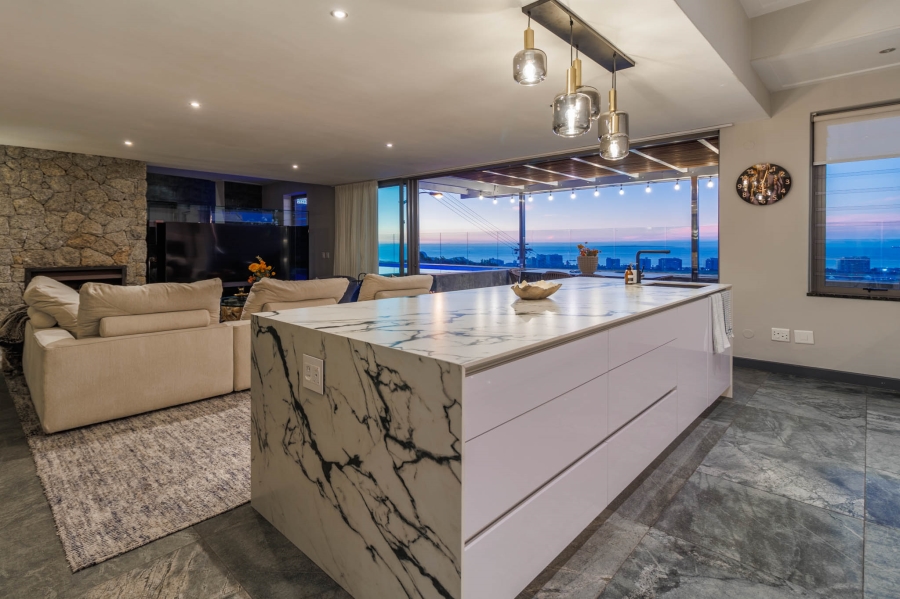 4 Bedroom Property for Sale in Green Point Western Cape
